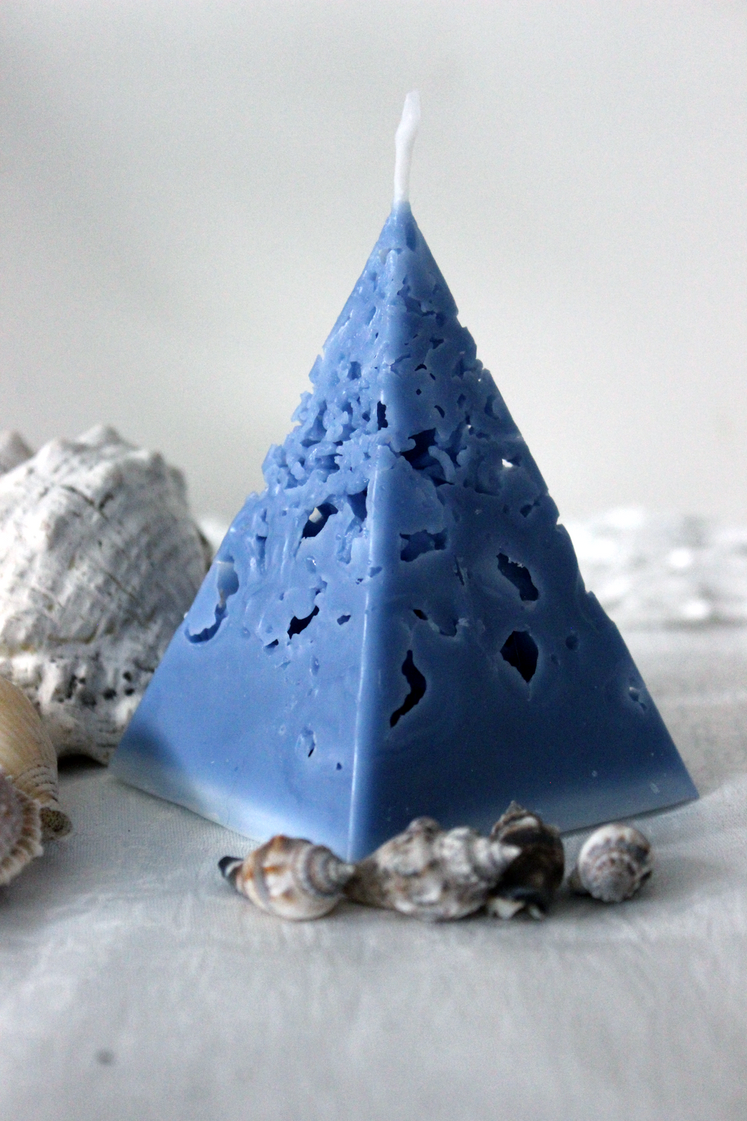 Medium Blue Light Gradient Pyramid Coral Candle