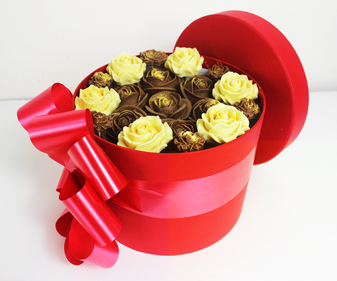 Romantic Roses | Large Milk and White Chocolate Flower Box